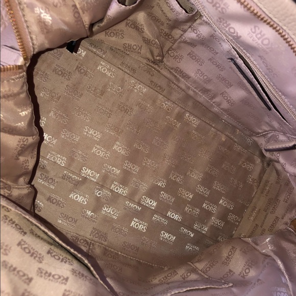 Authentic Michael Kors Purse - Picture 5 of 8